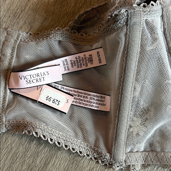 Victoria's Secret Lace Bralette in Cream - Picture 8 of 8